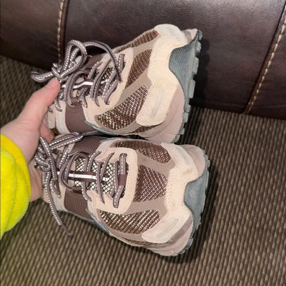 WOMENS NIKE ZOOM VOMERO 5